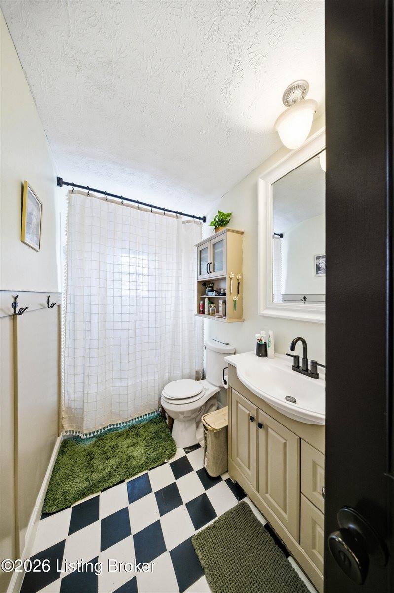 907 Rhonda Ct, Radcliff, KY 40160