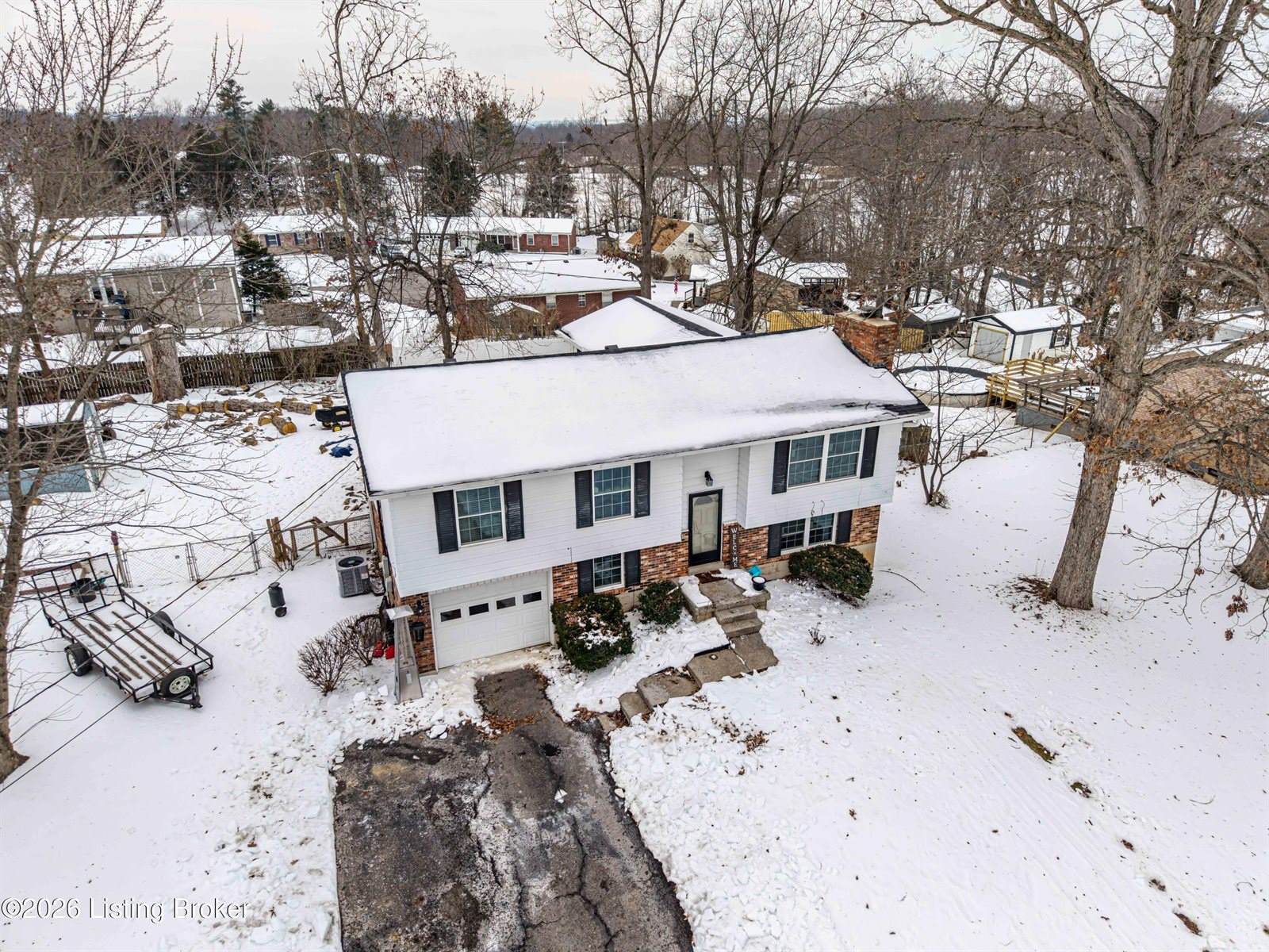 907 Rhonda Ct, Radcliff, KY 40160