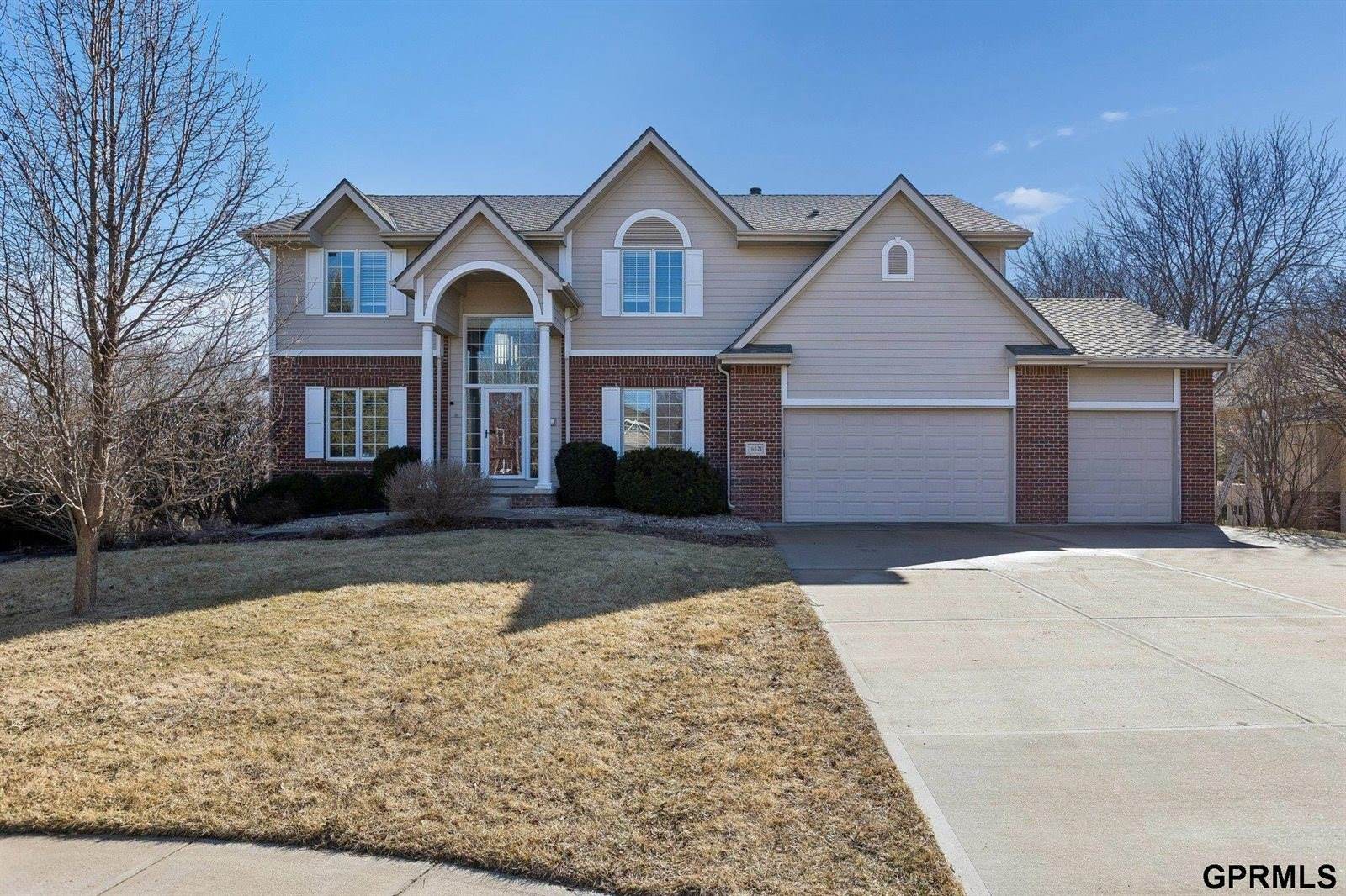 16521 Douglas Circle, Omaha, NE 68118