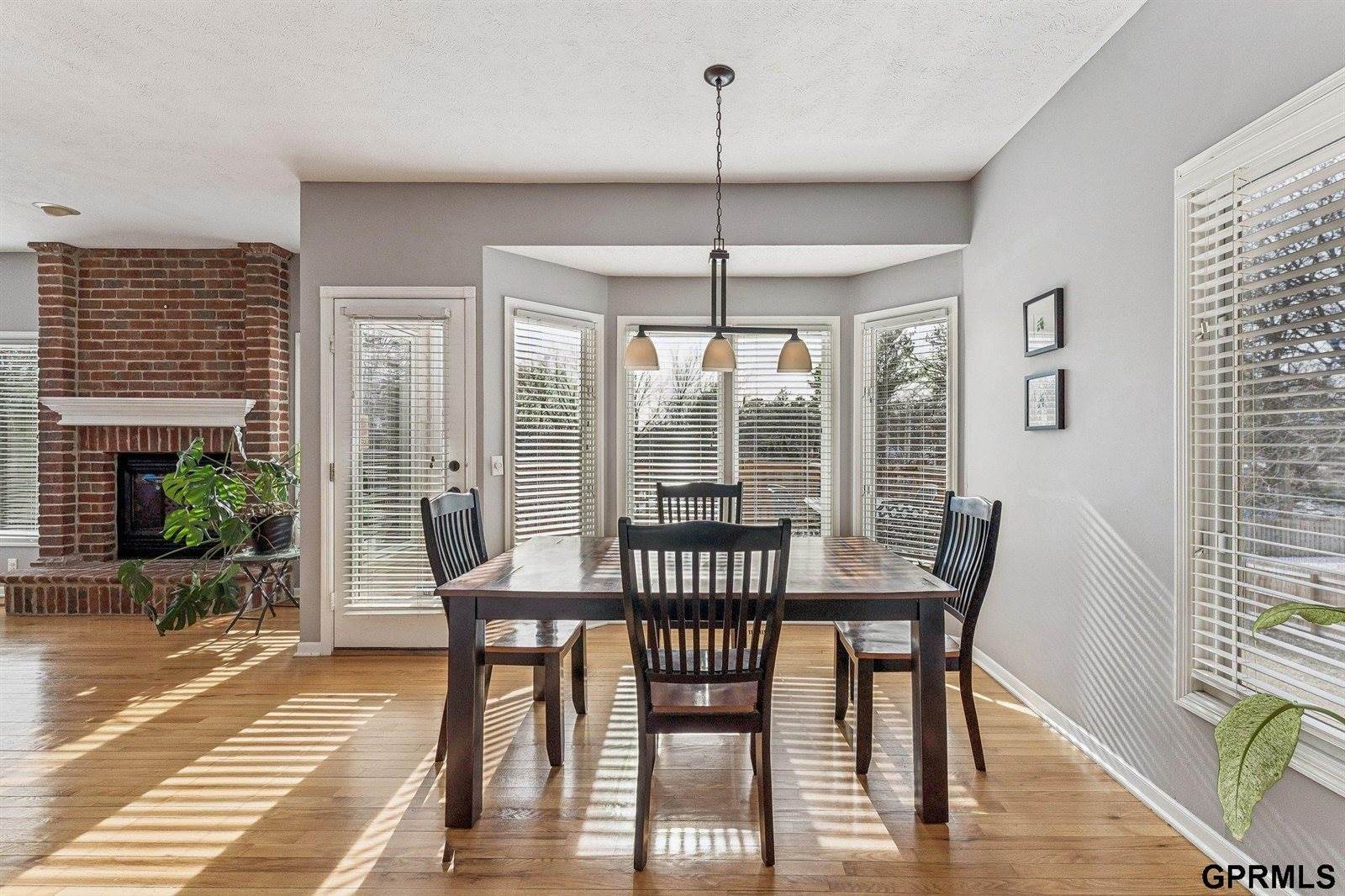 16521 Douglas Circle, Omaha, NE 68118