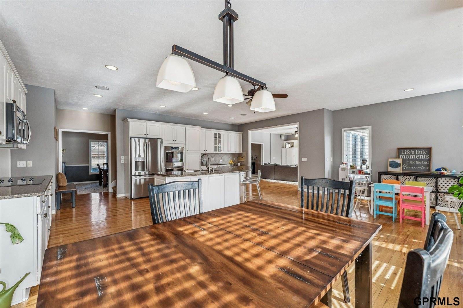 16521 Douglas Circle, Omaha, NE 68118