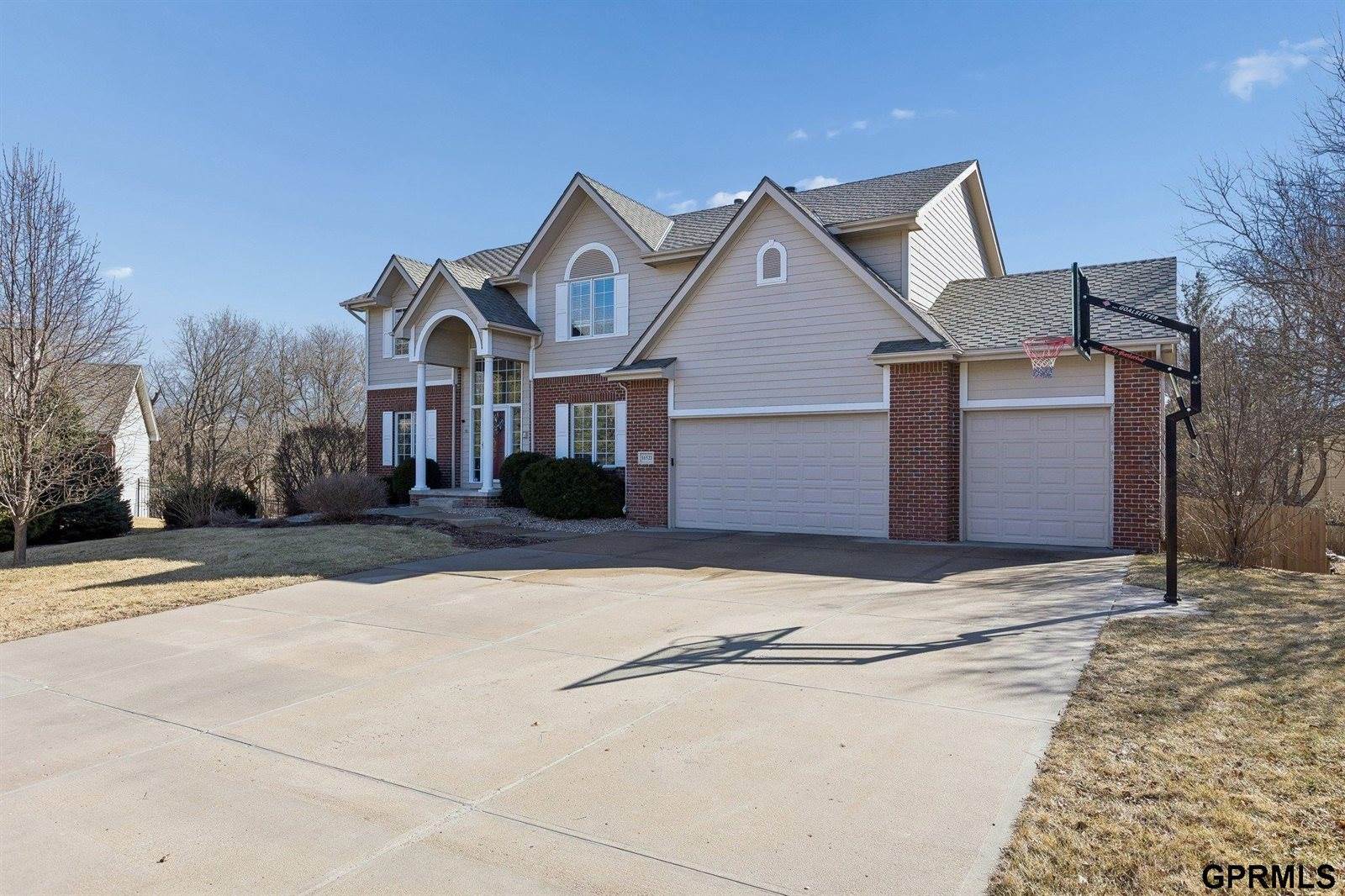 16521 Douglas Circle, Omaha, NE 68118
