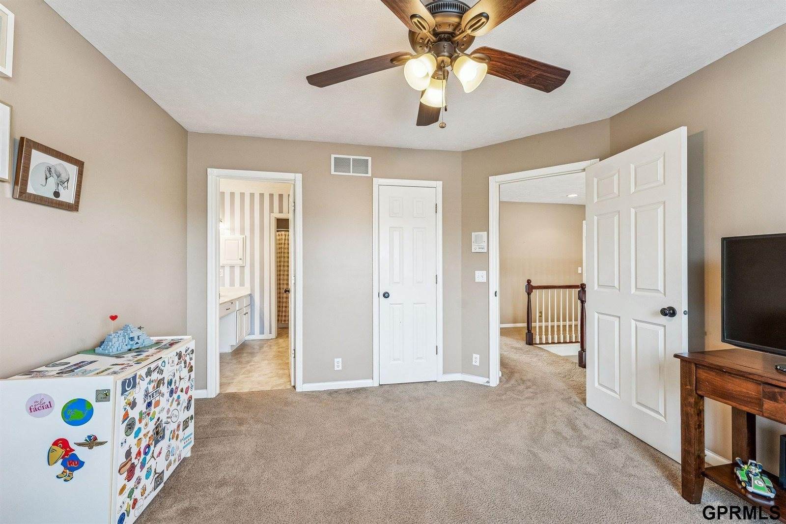 16521 Douglas Circle, Omaha, NE 68118