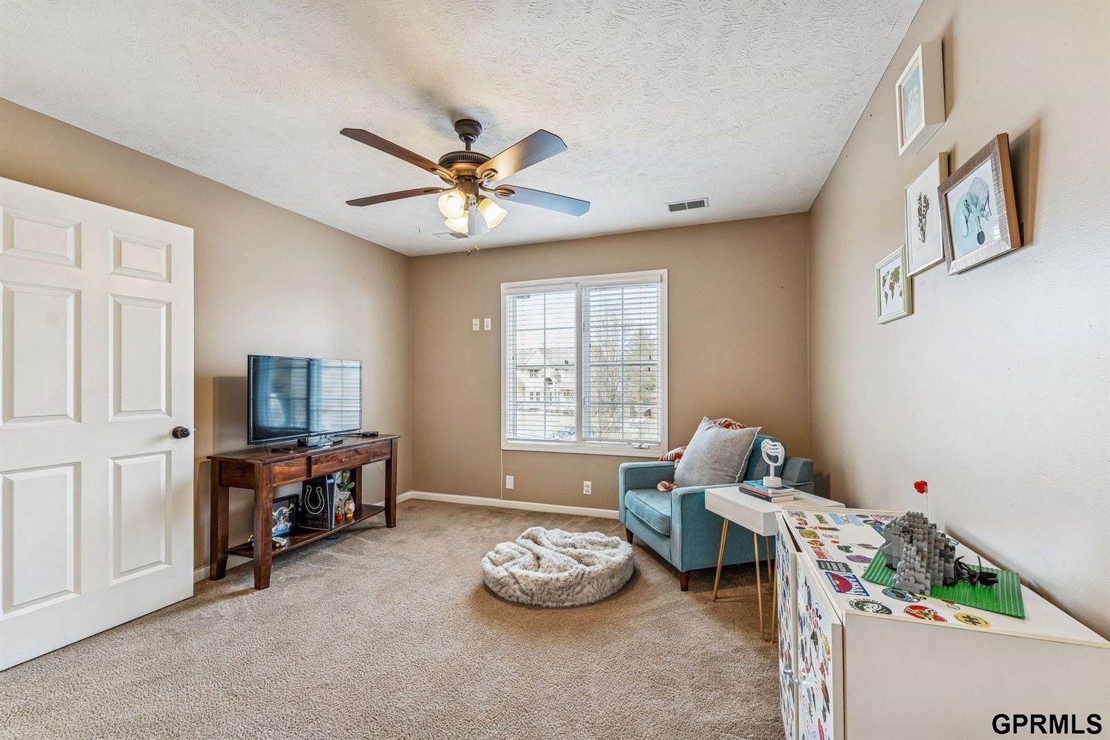 16521 Douglas Circle, Omaha, NE 68118