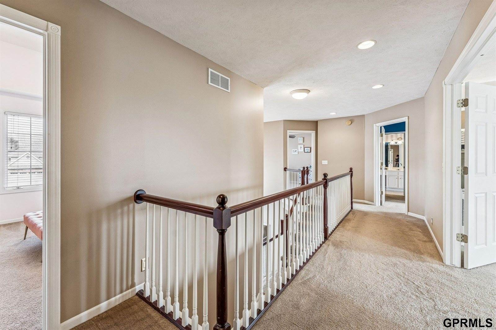 16521 Douglas Circle, Omaha, NE 68118