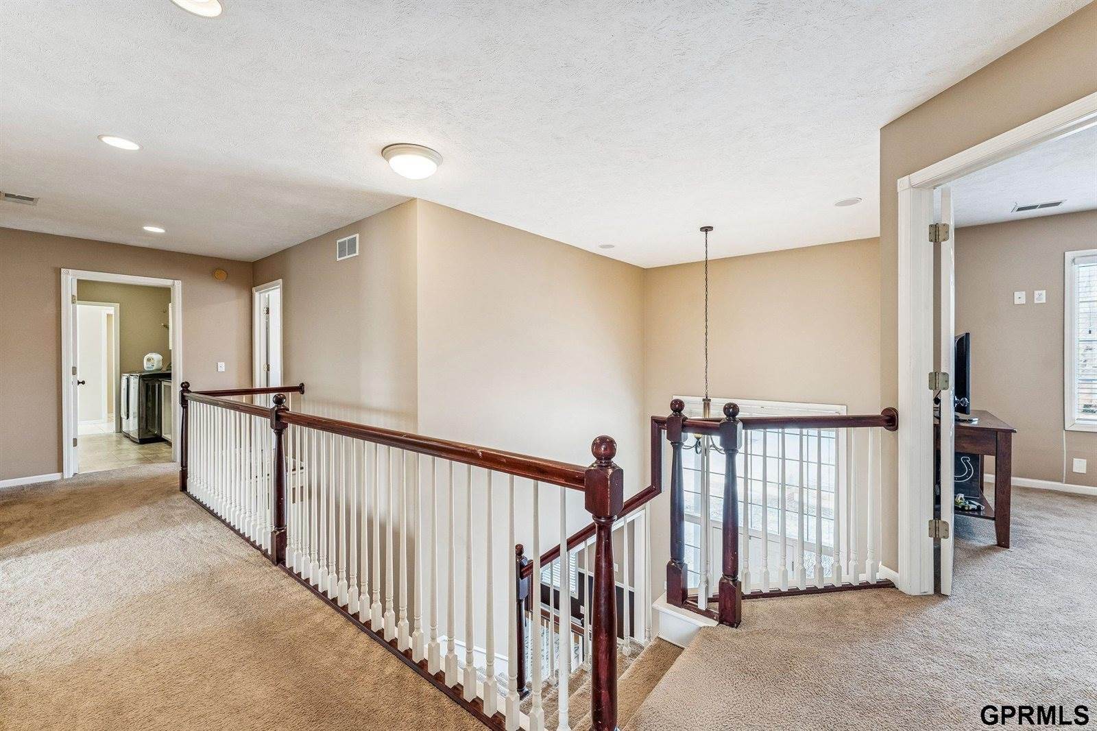 16521 Douglas Circle, Omaha, NE 68118