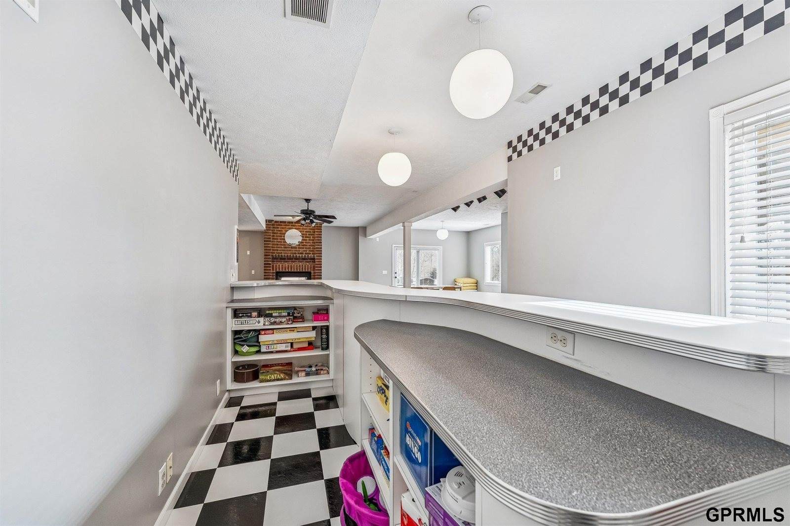 16521 Douglas Circle, Omaha, NE 68118