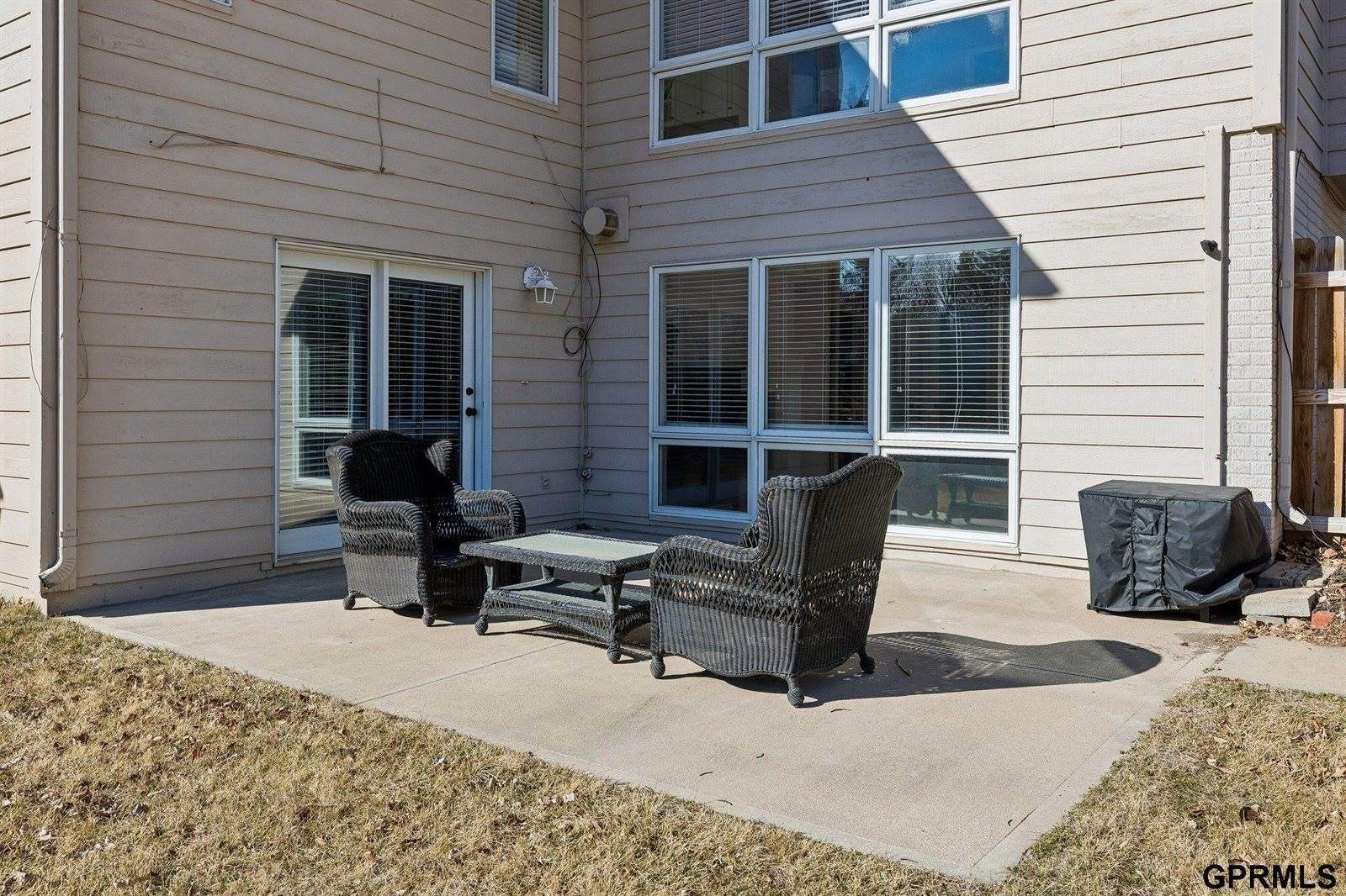 16521 Douglas Circle, Omaha, NE 68118