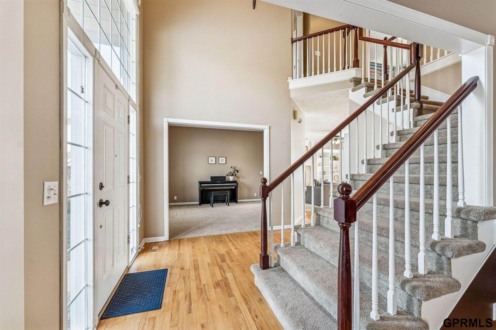 16521 Douglas Circle, Omaha, NE 68118