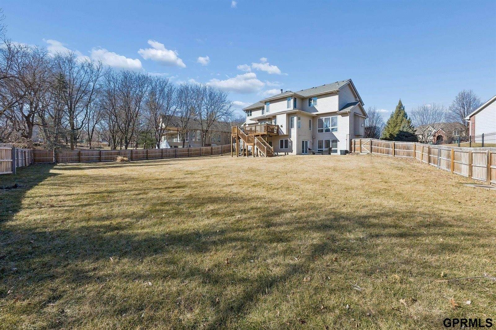 16521 Douglas Circle, Omaha, NE 68118