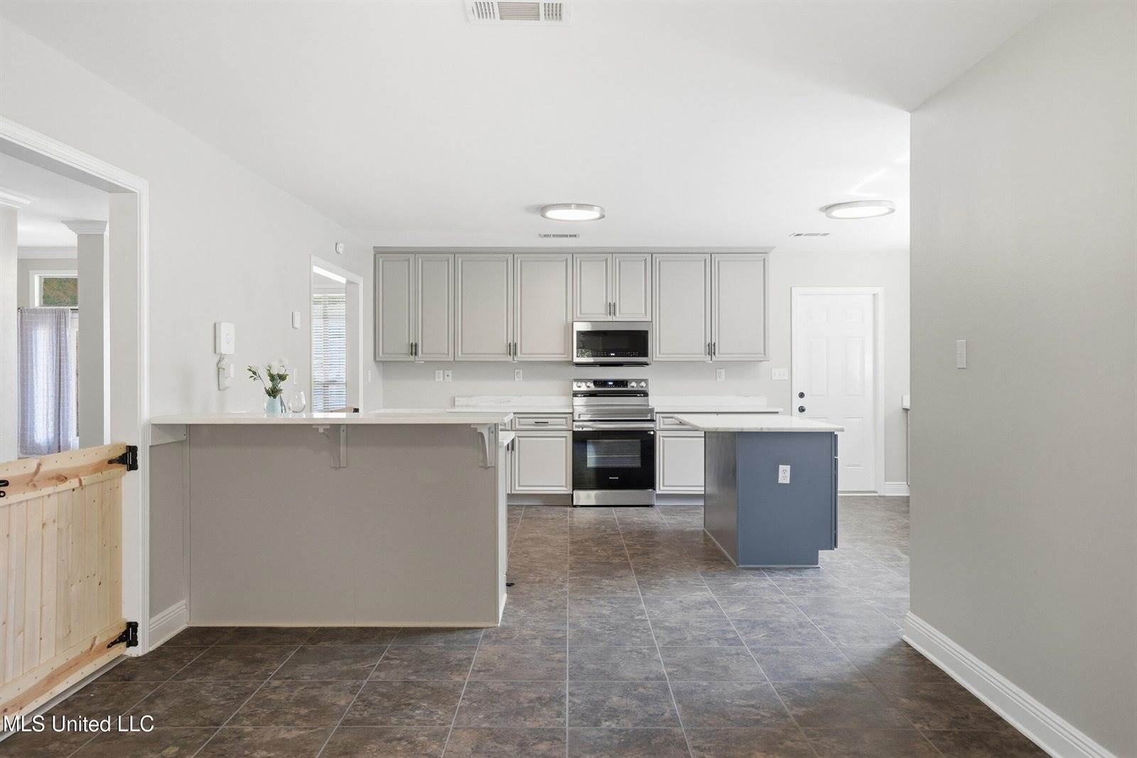 125 Brackish Place, Ocean Springs, MS 39564