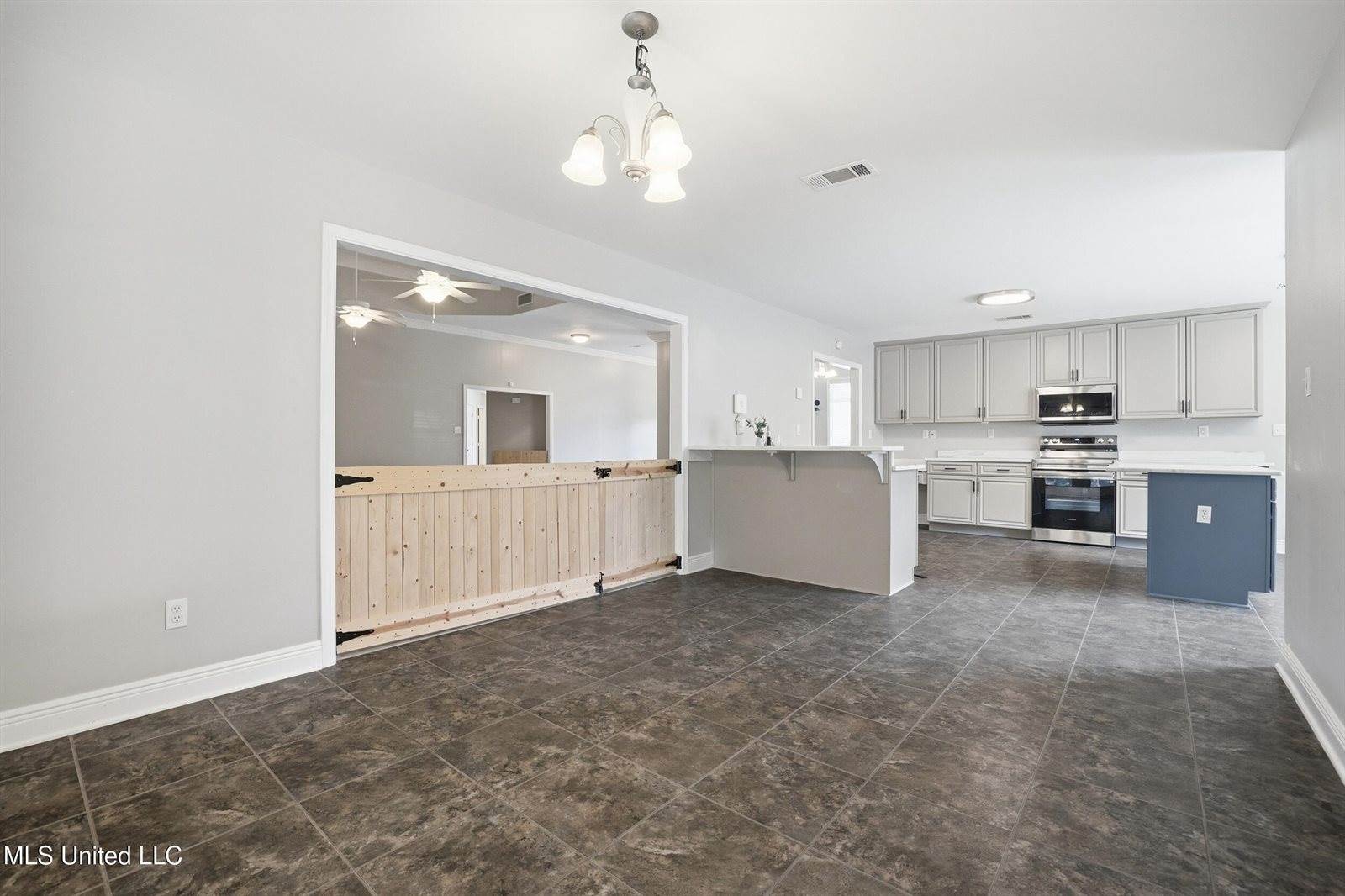 125 Brackish Place, Ocean Springs, MS 39564