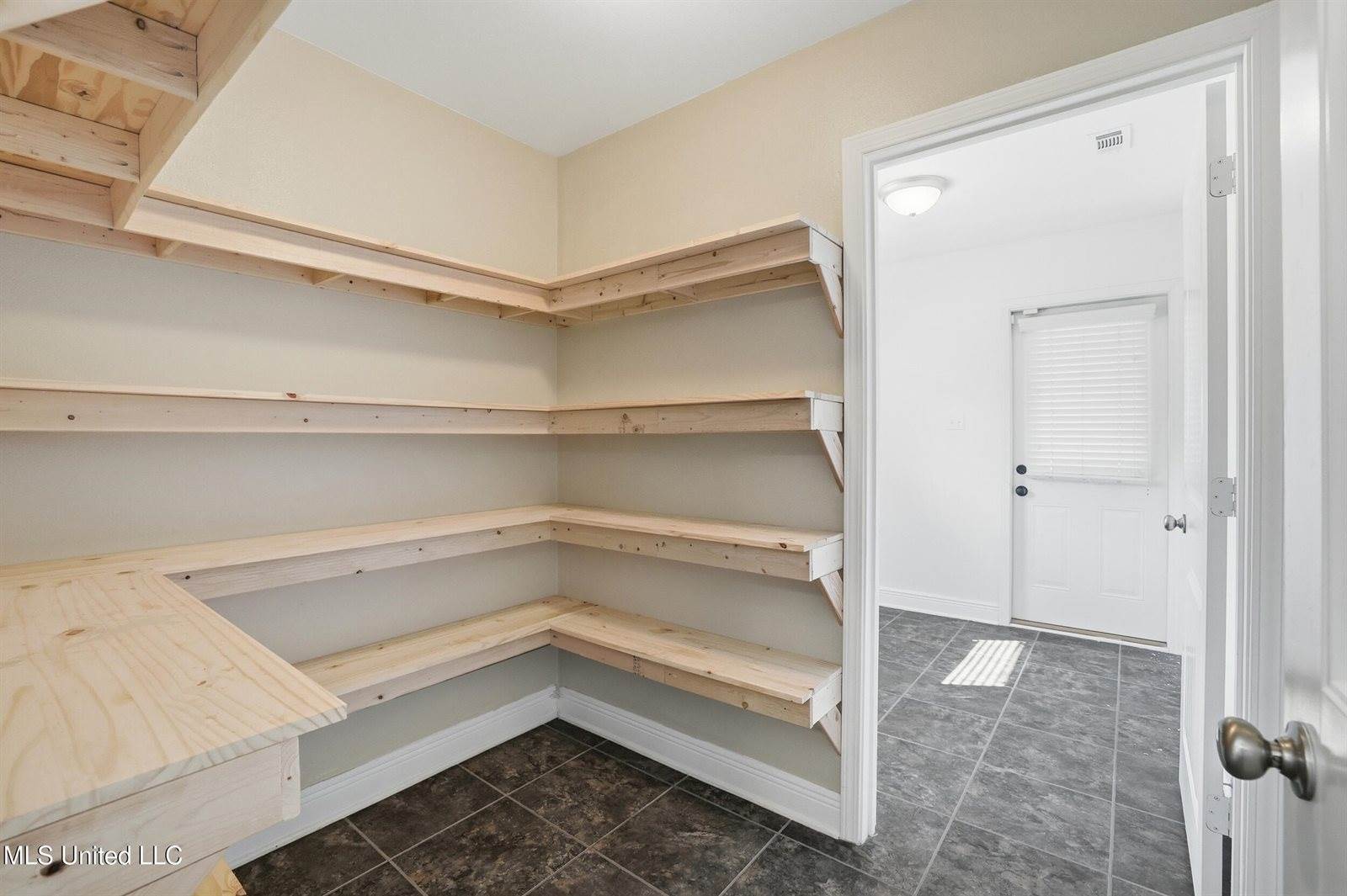 125 Brackish Place, Ocean Springs, MS 39564