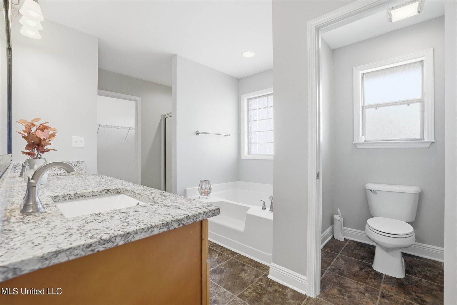 125 Brackish Place, Ocean Springs, MS 39564