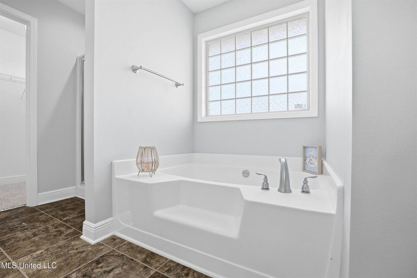 125 Brackish Place, Ocean Springs, MS 39564