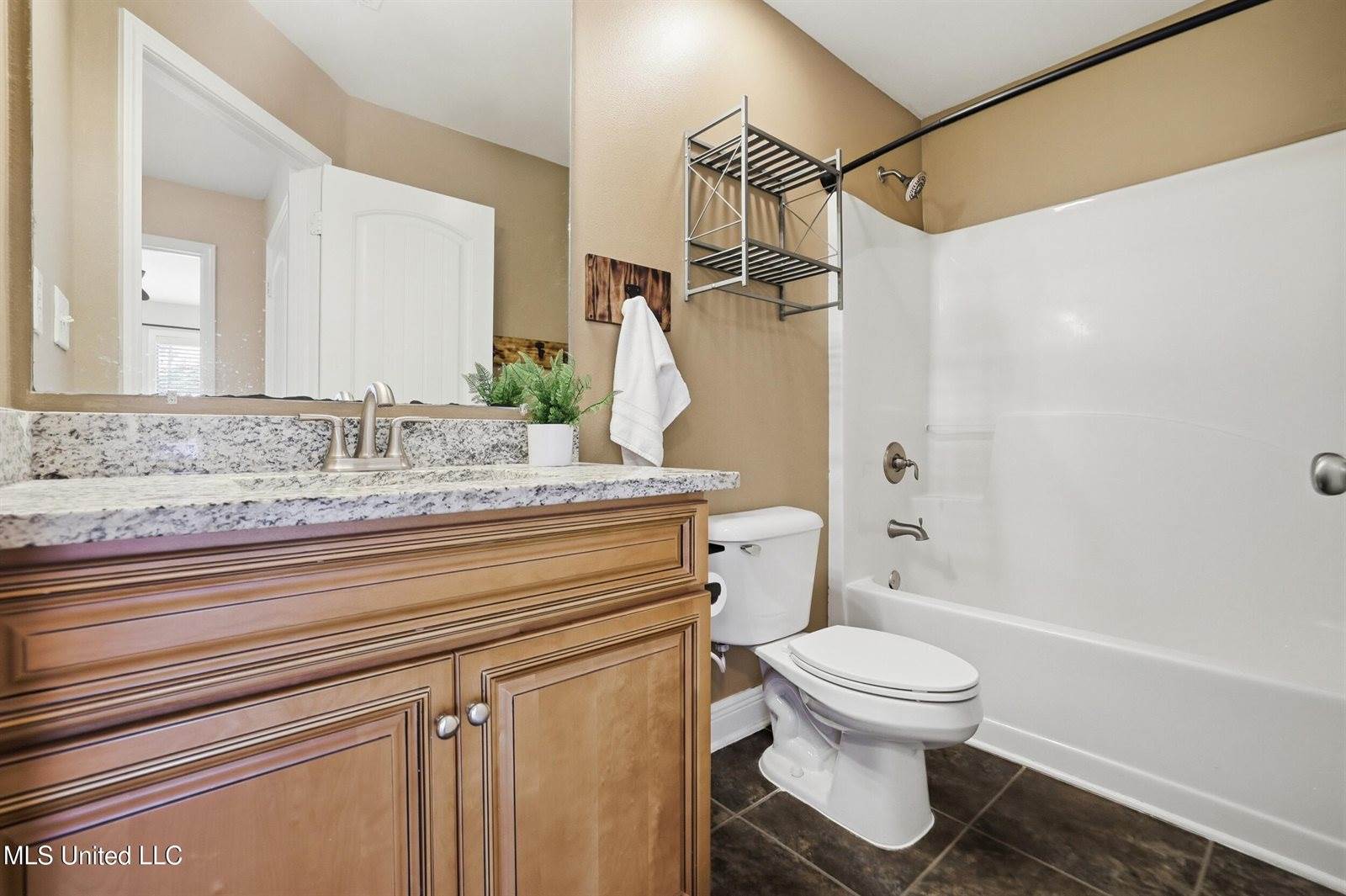 125 Brackish Place, Ocean Springs, MS 39564