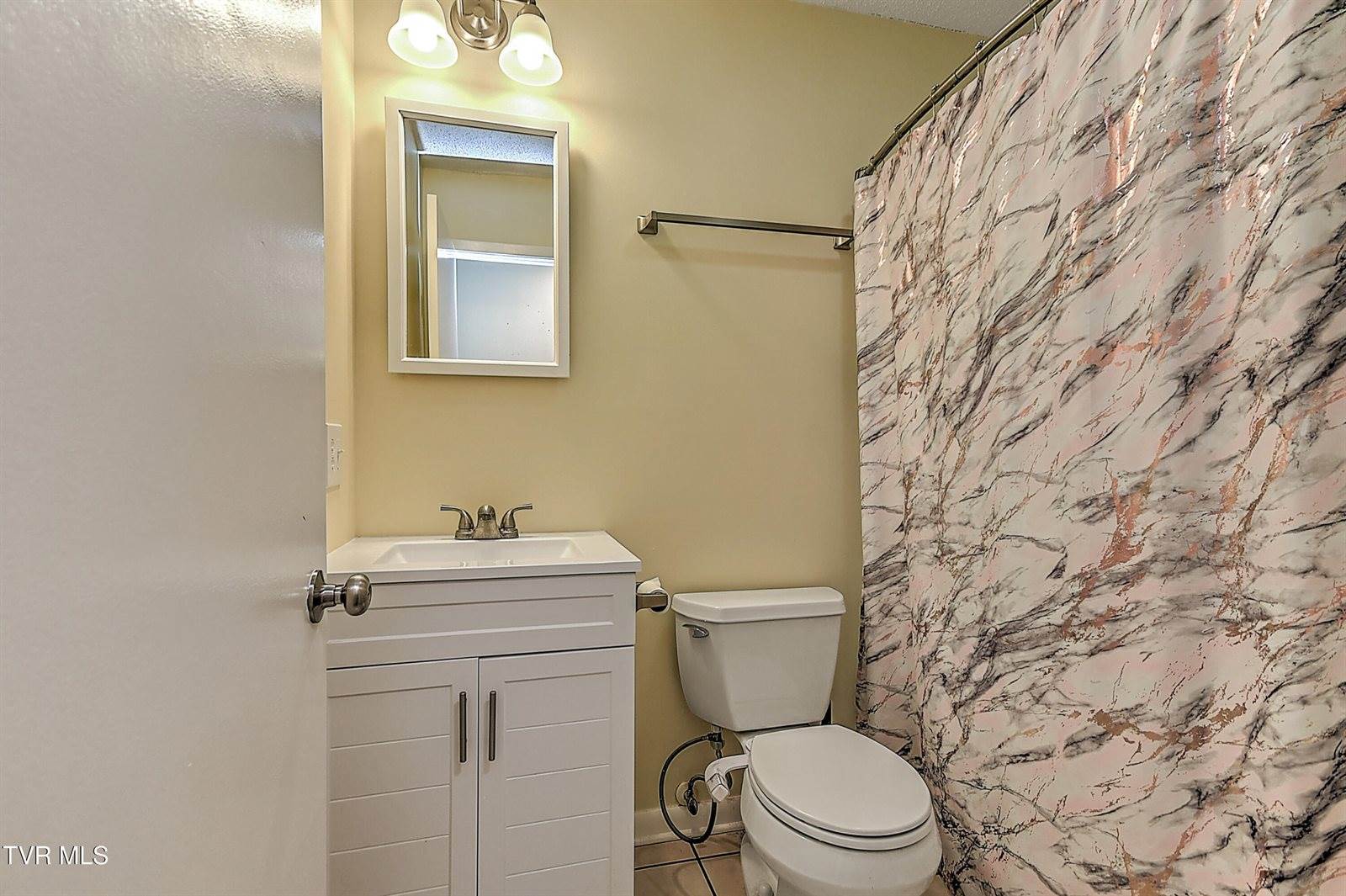 22126 Pinebrook Drive, Bristol, VA 24202