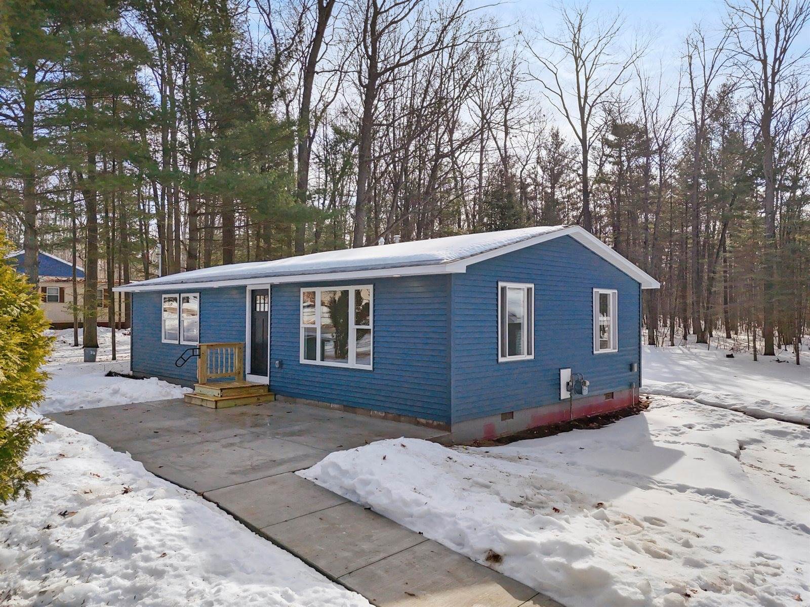 6803 Danes Drive, Houghton Lake, MI 48629