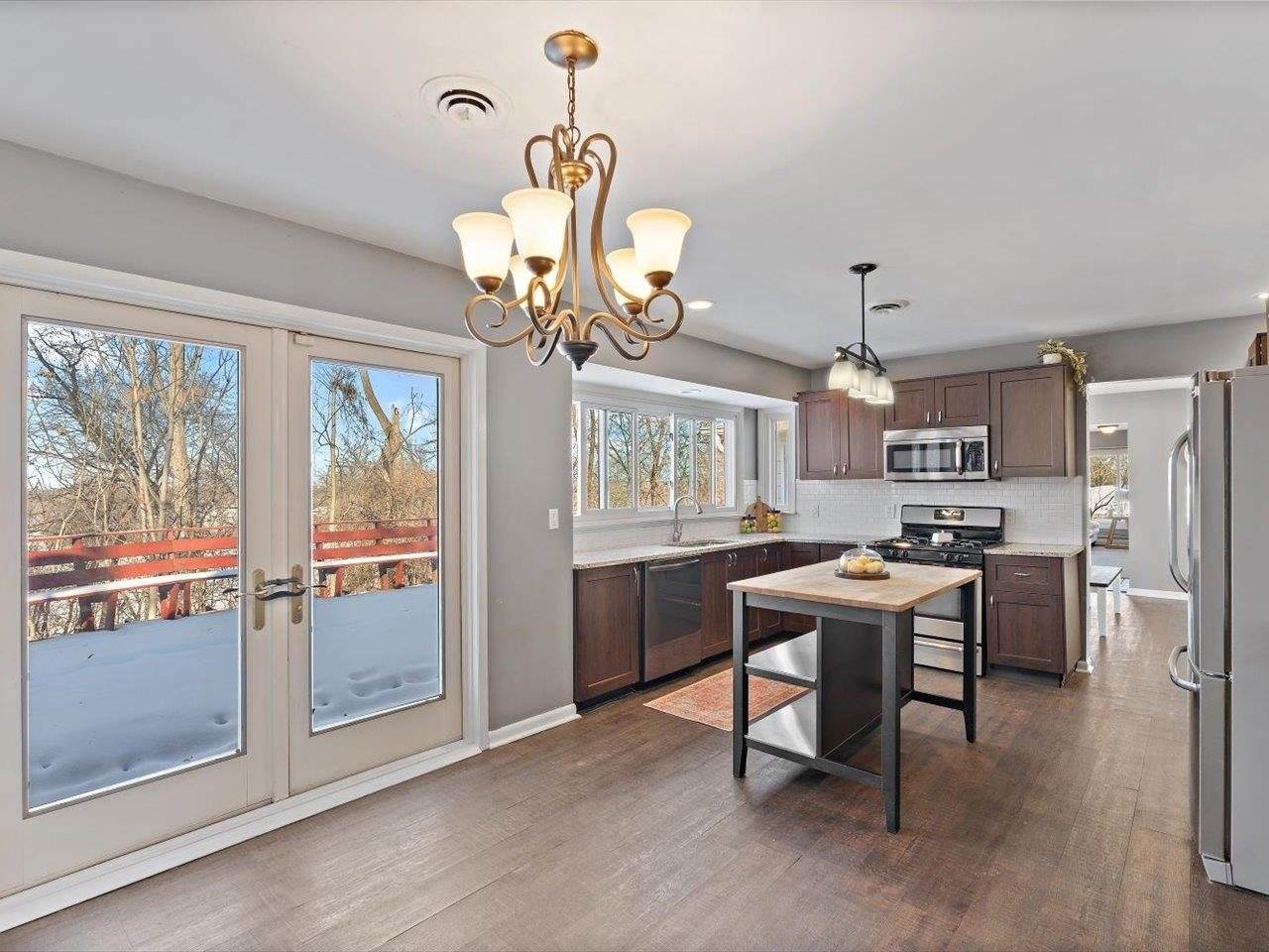 8210 Ridgewood Road, Rock Island, IL 61201