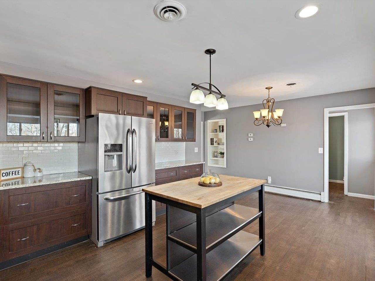 8210 Ridgewood Road, Rock Island, IL 61201