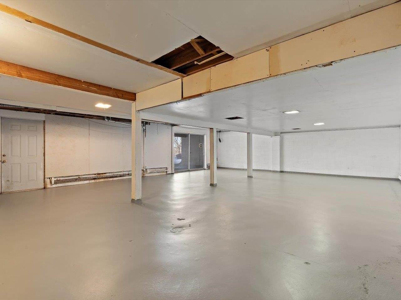 8210 Ridgewood Road, Rock Island, IL 61201