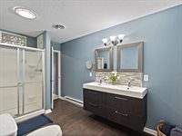 8210 Ridgewood Road, Rock Island, IL 61201