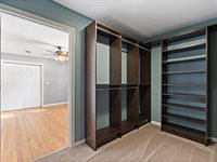 8210 Ridgewood Road, Rock Island, IL 61201