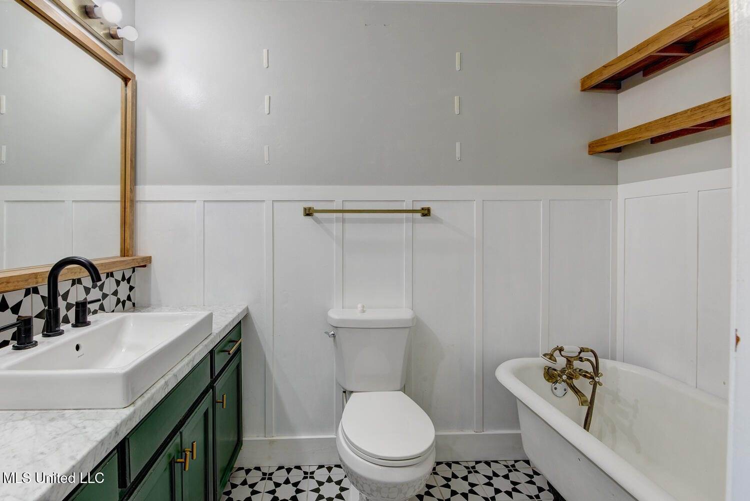 5401 Culeoka Drive, Ocean Springs, MS 39564