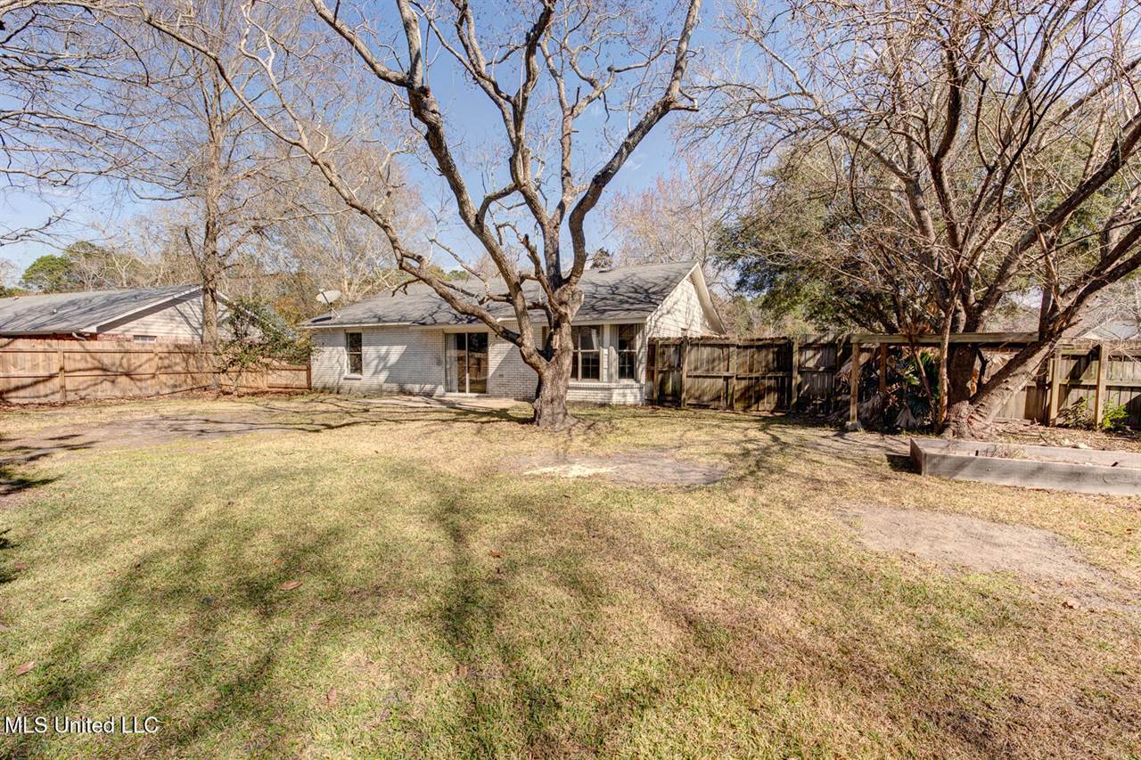 5401 Culeoka Drive, Ocean Springs, MS 39564