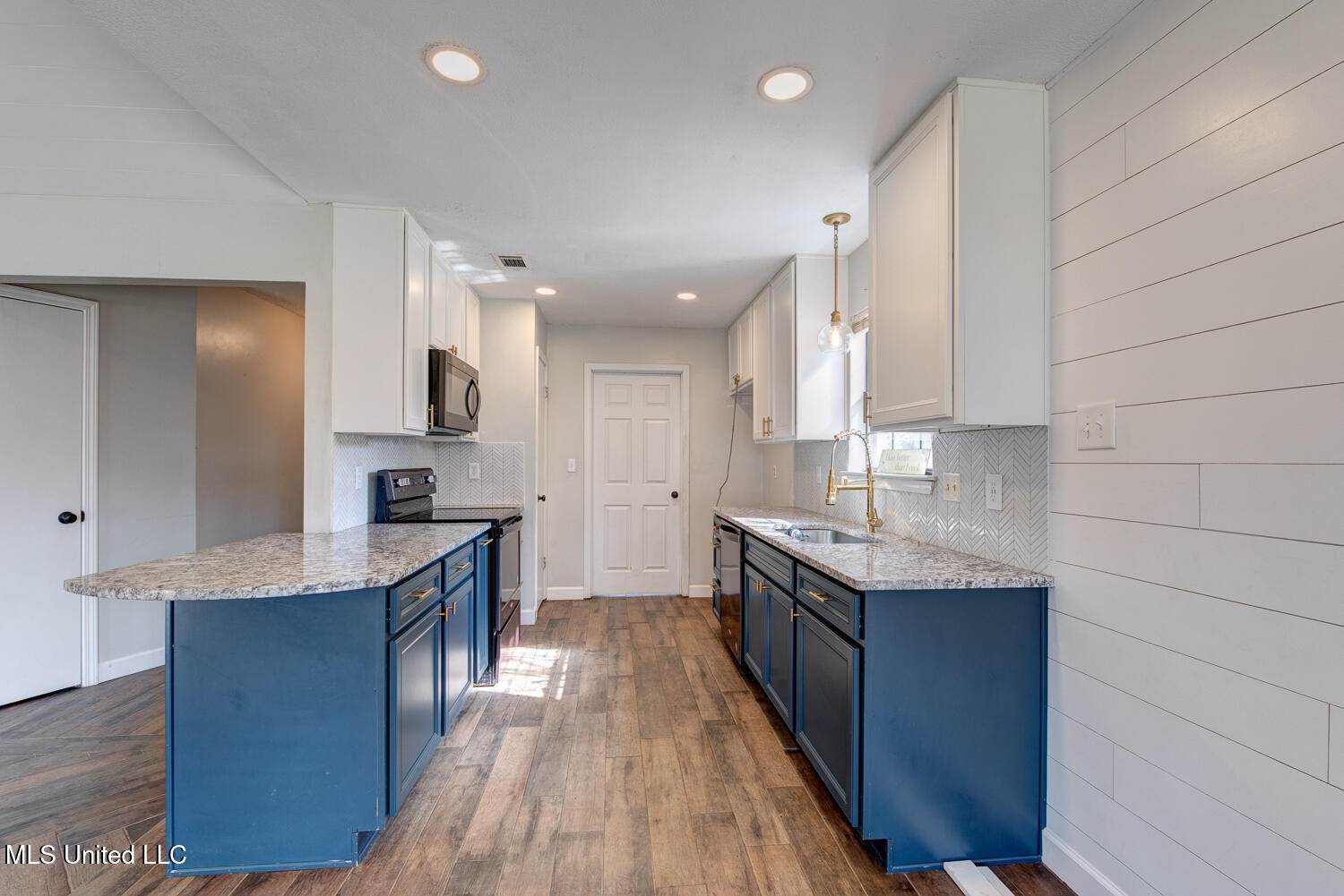 5401 Culeoka Drive, Ocean Springs, MS 39564