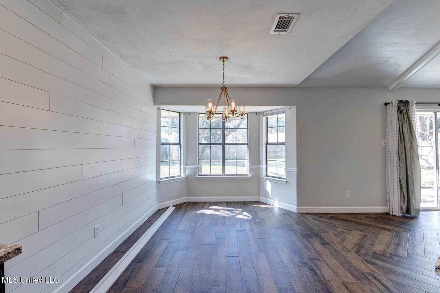 5401 Culeoka Drive, Ocean Springs, MS 39564