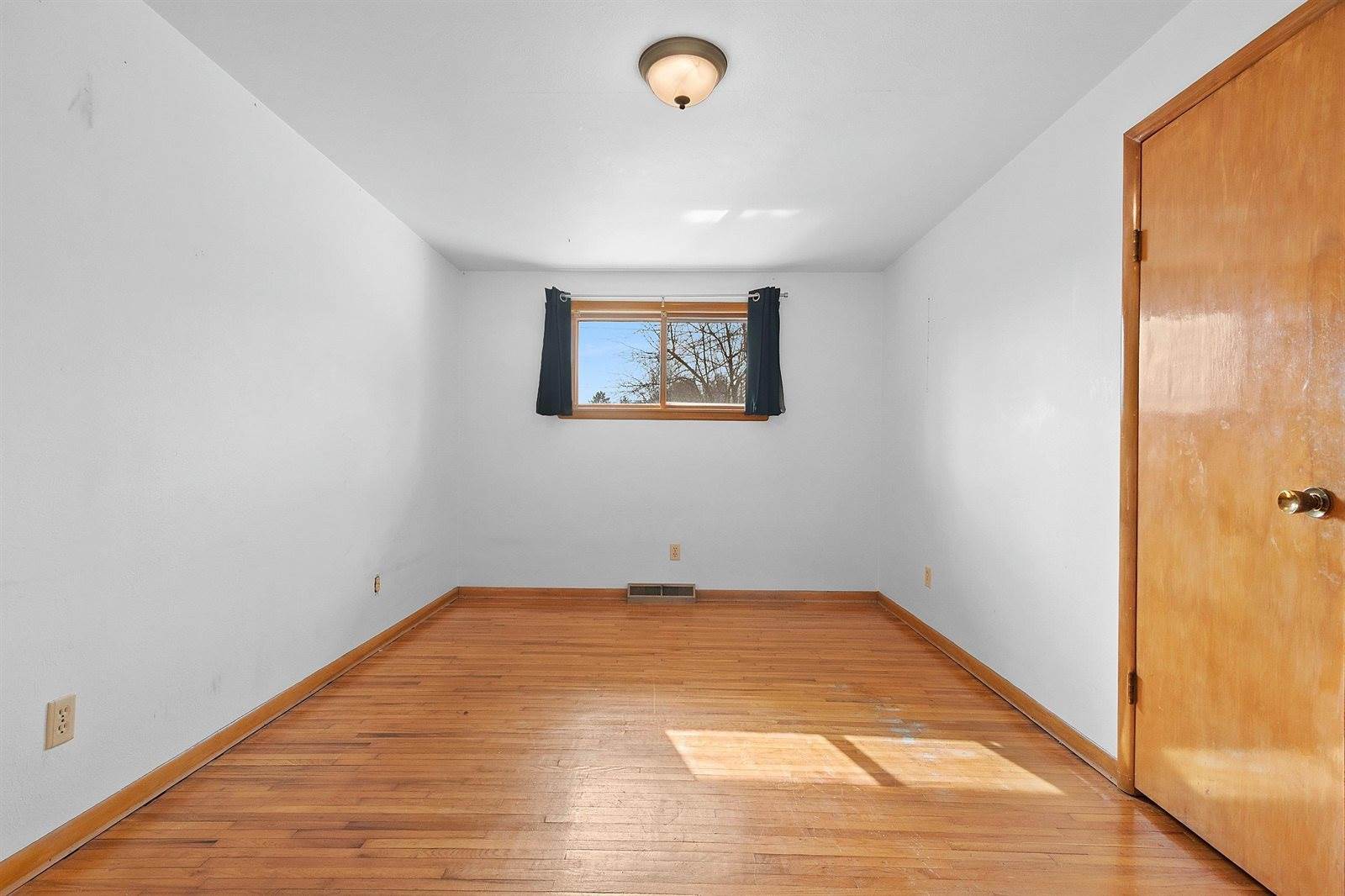 3137 Parkdale Drive, Marinette, WI 54143