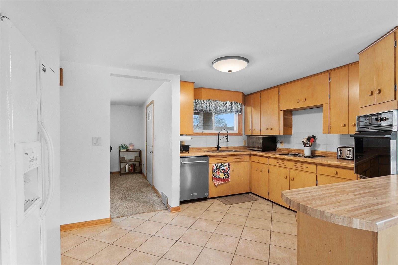 3137 Parkdale Drive, Marinette, WI 54143