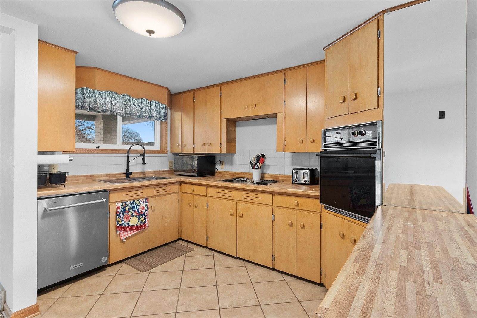 3137 Parkdale Drive, Marinette, WI 54143