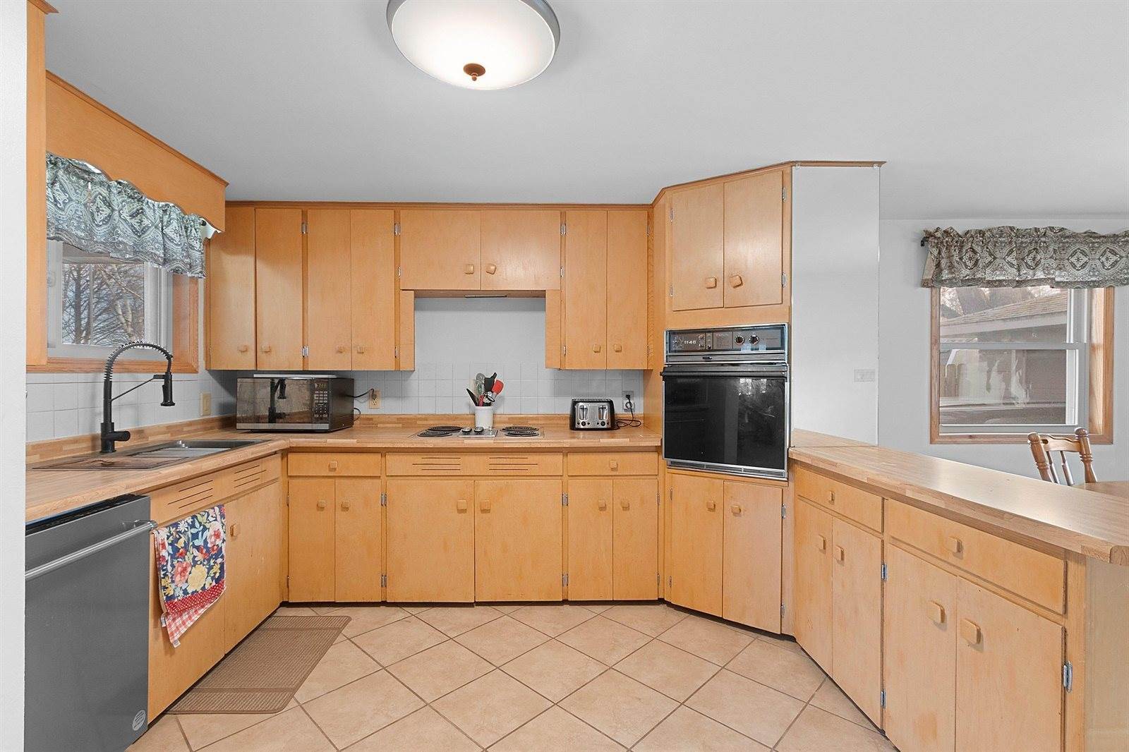 3137 Parkdale Drive, Marinette, WI 54143