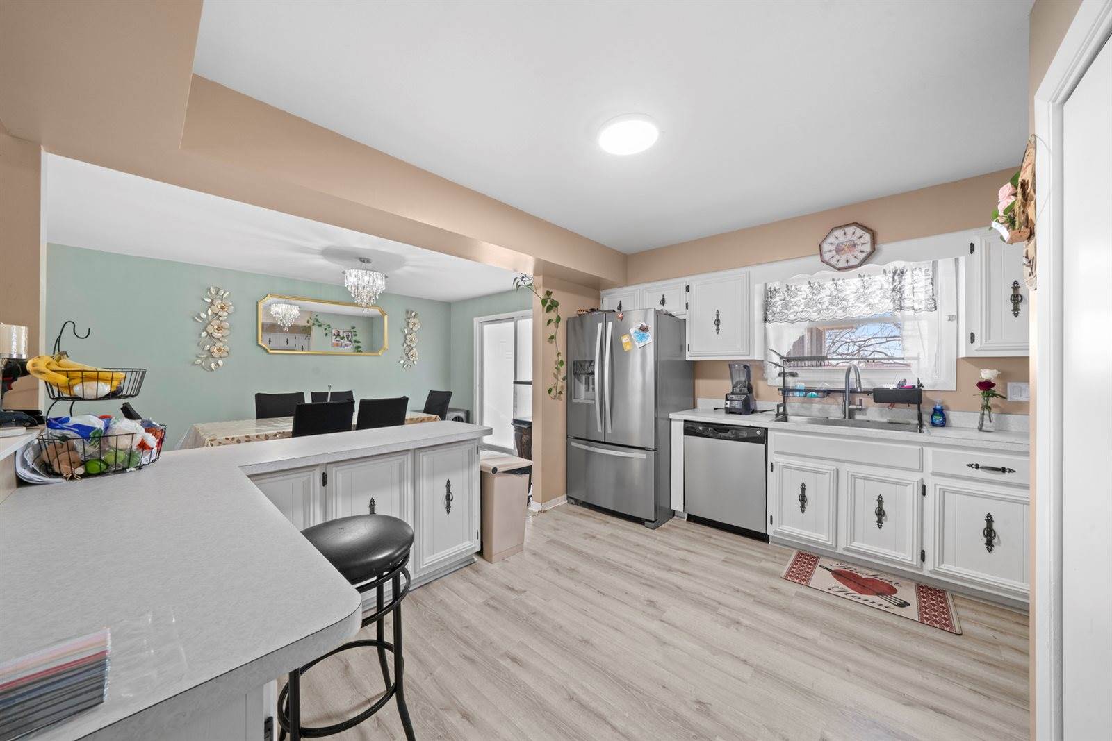 220 North Rosedale Avenue, Aurora, IL 60506