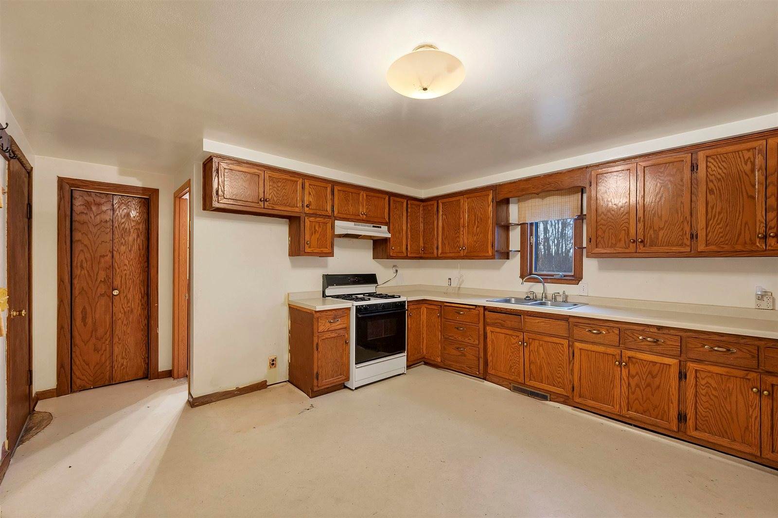 4907 Ball Park Road, Little Suamico, WI 54141