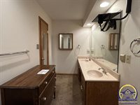 3776 SW Deer Trail DR, Topeka, KS 66610