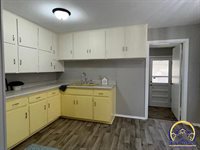 2639 SE Virginia AVE, Topeka, KS 66605