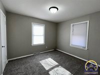 2639 SE Virginia AVE, Topeka, KS 66605