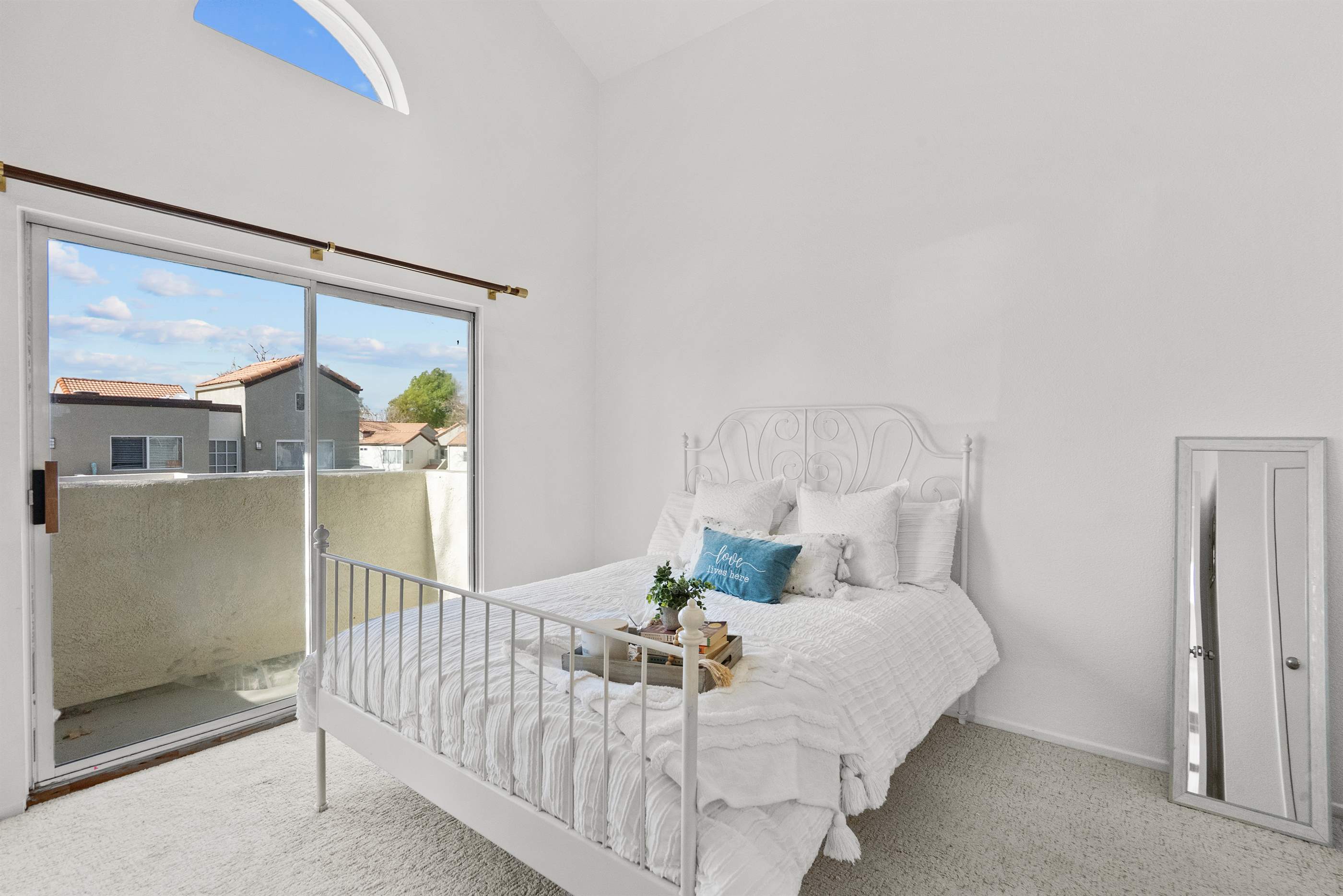21358 Nandina Ln., Newhall, CA 91321