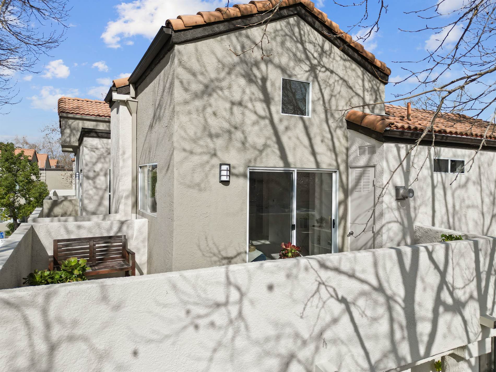 21358 Nandina Ln., Newhall, CA 91321