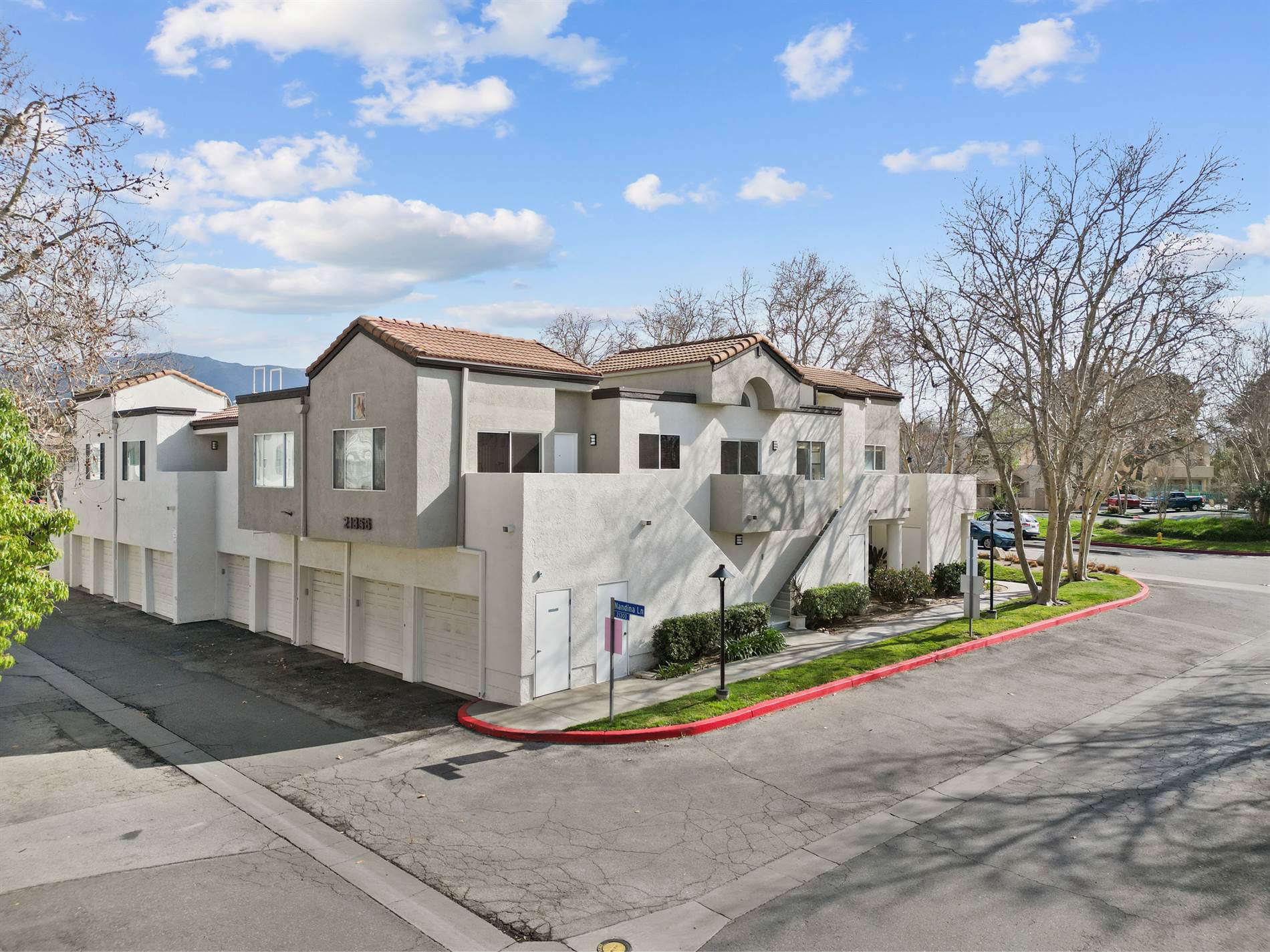 21358 Nandina Ln., Newhall, CA 91321