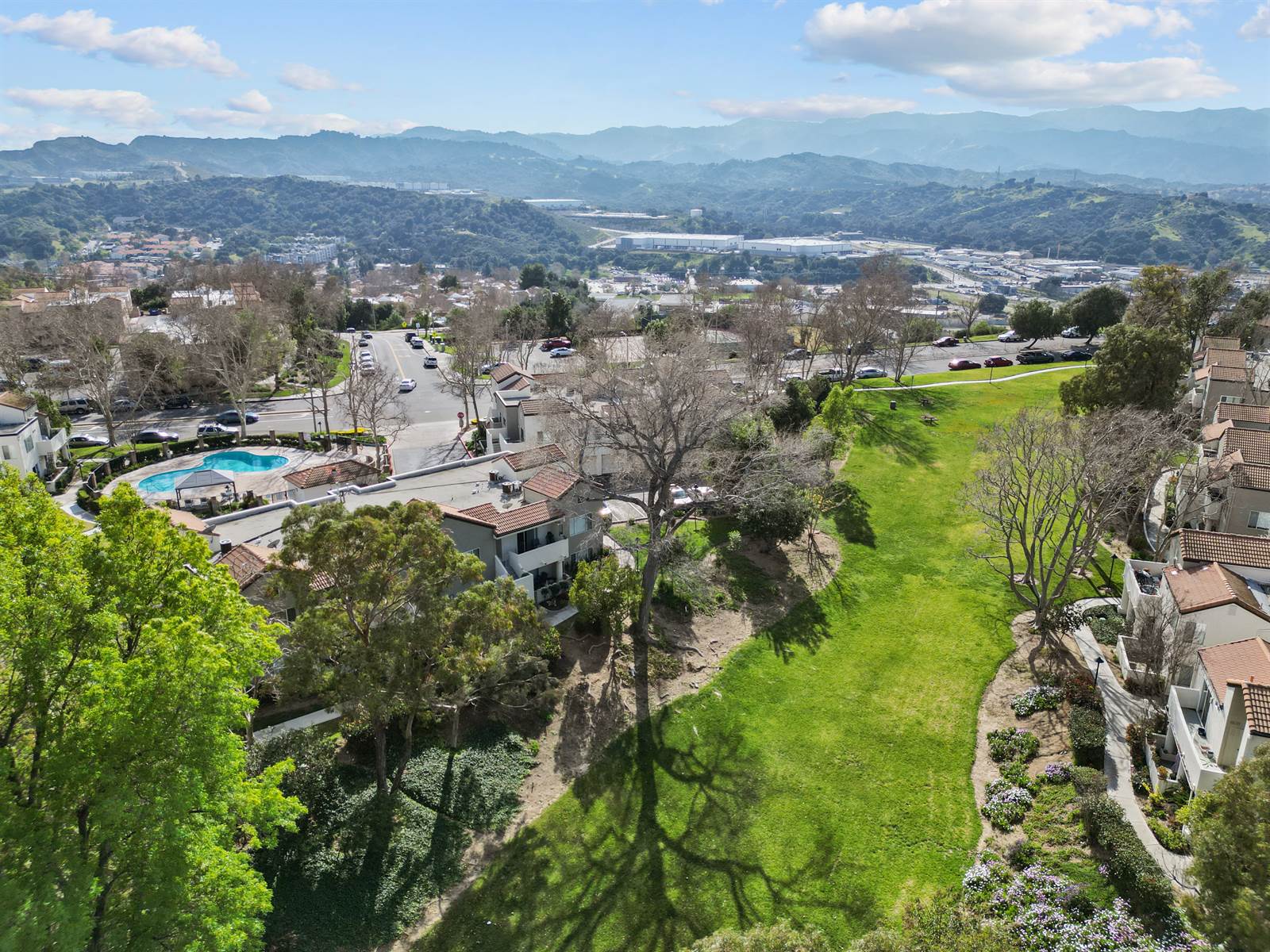 21358 Nandina Ln., Newhall, CA 91321
