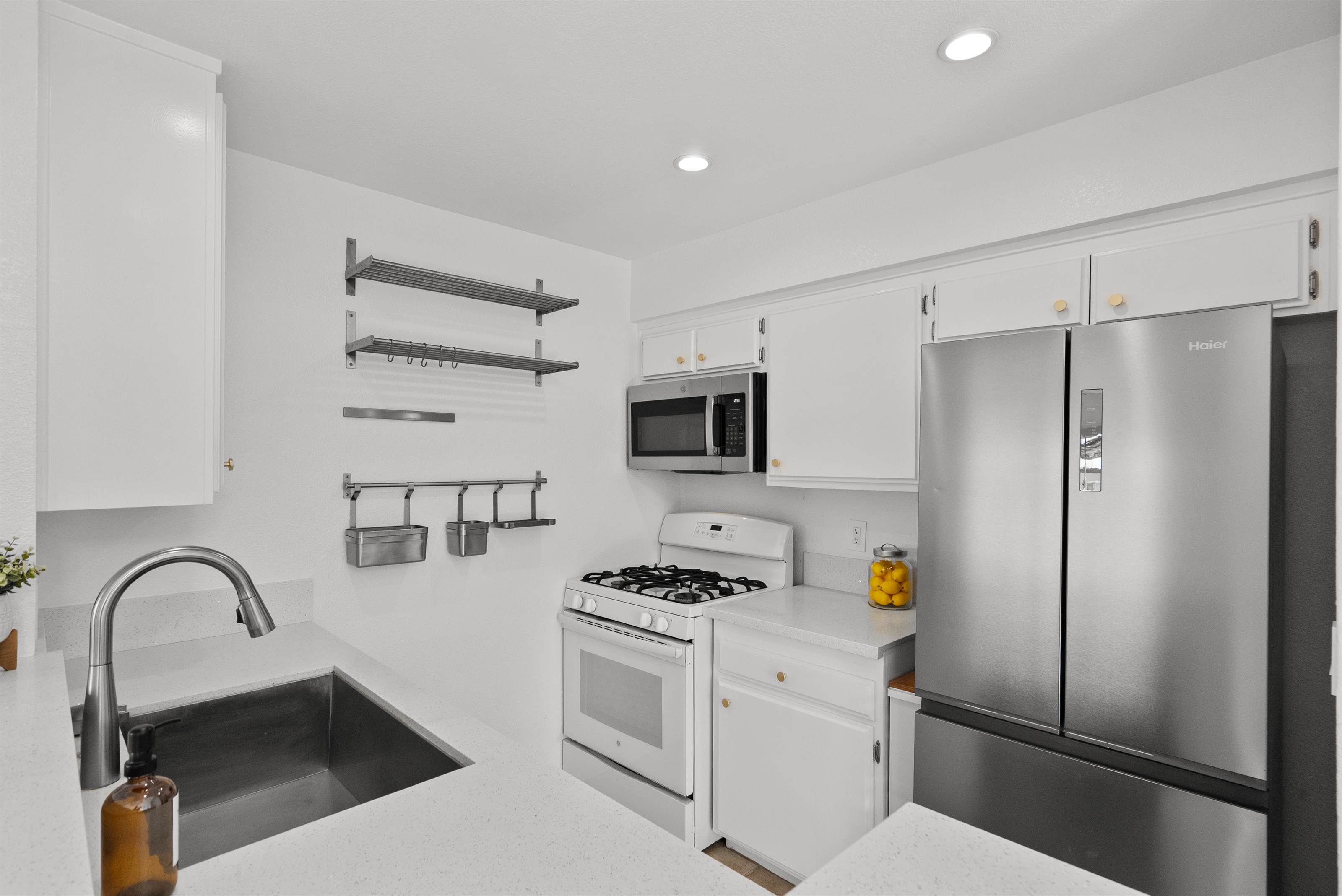 21358 Nandina Ln., Newhall, CA 91321