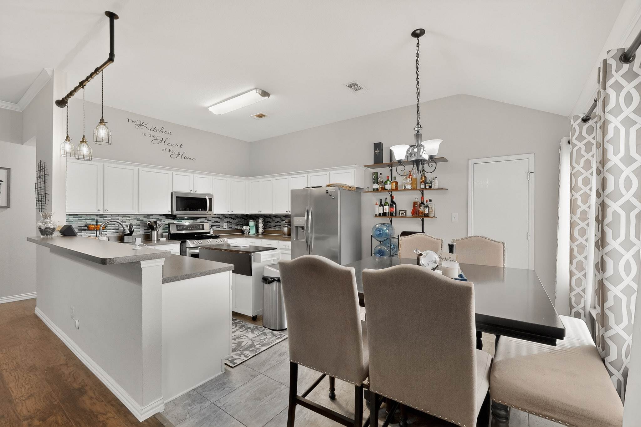 1220, Crowley, TX 76036