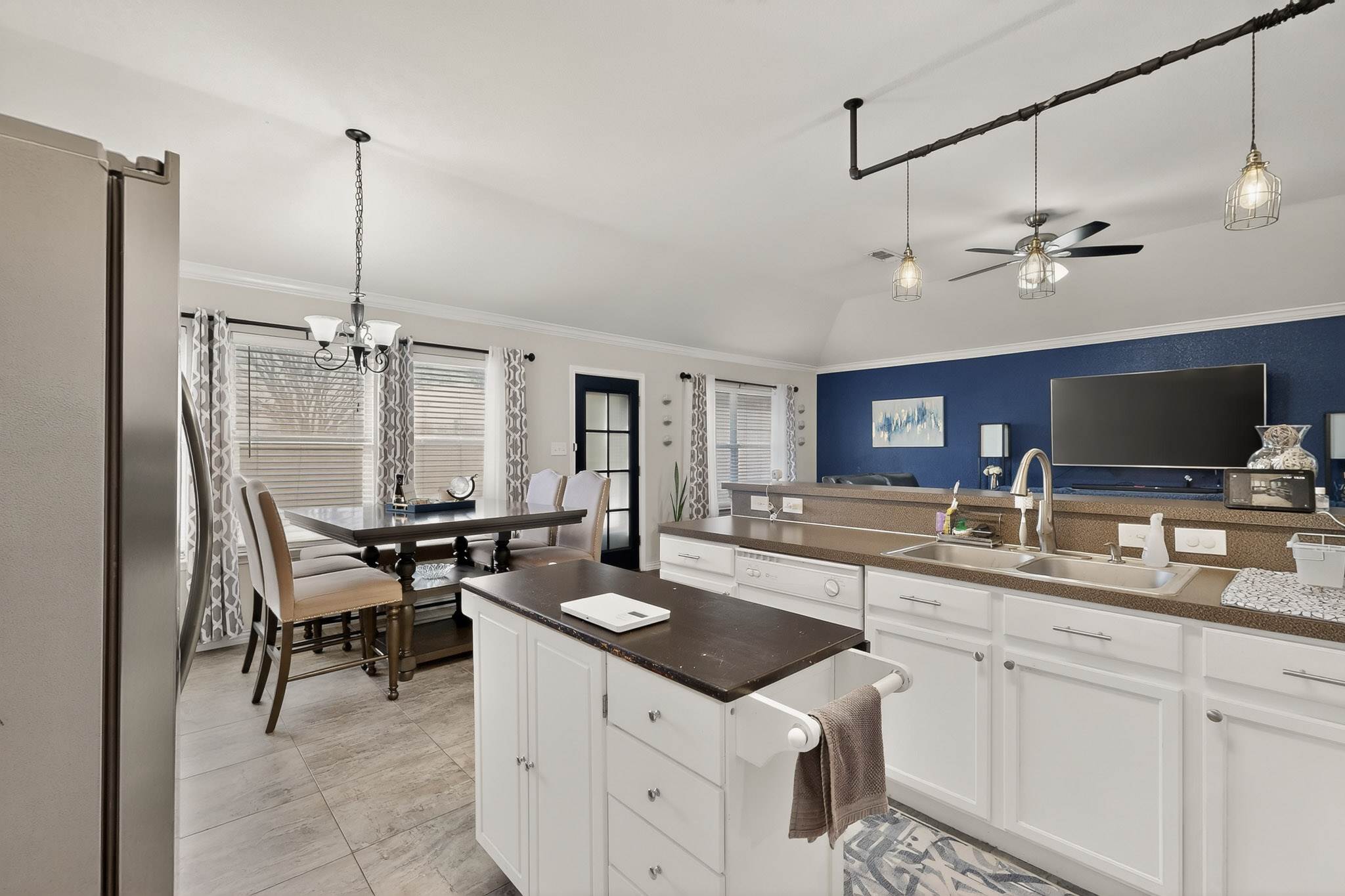 1220, Crowley, TX 76036
