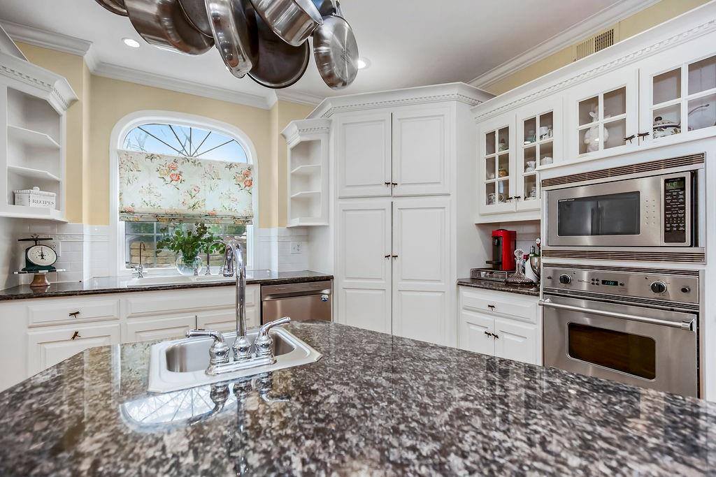 26266 West 110th Terrace, Olathe, KS 66061