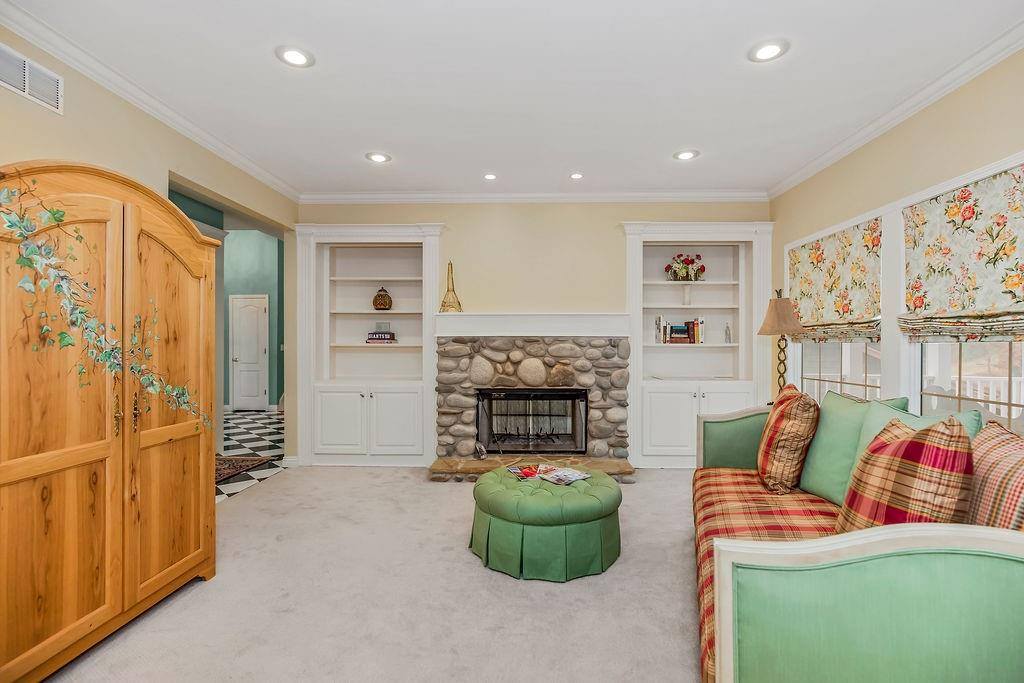 26266 West 110th Terrace, Olathe, KS 66061