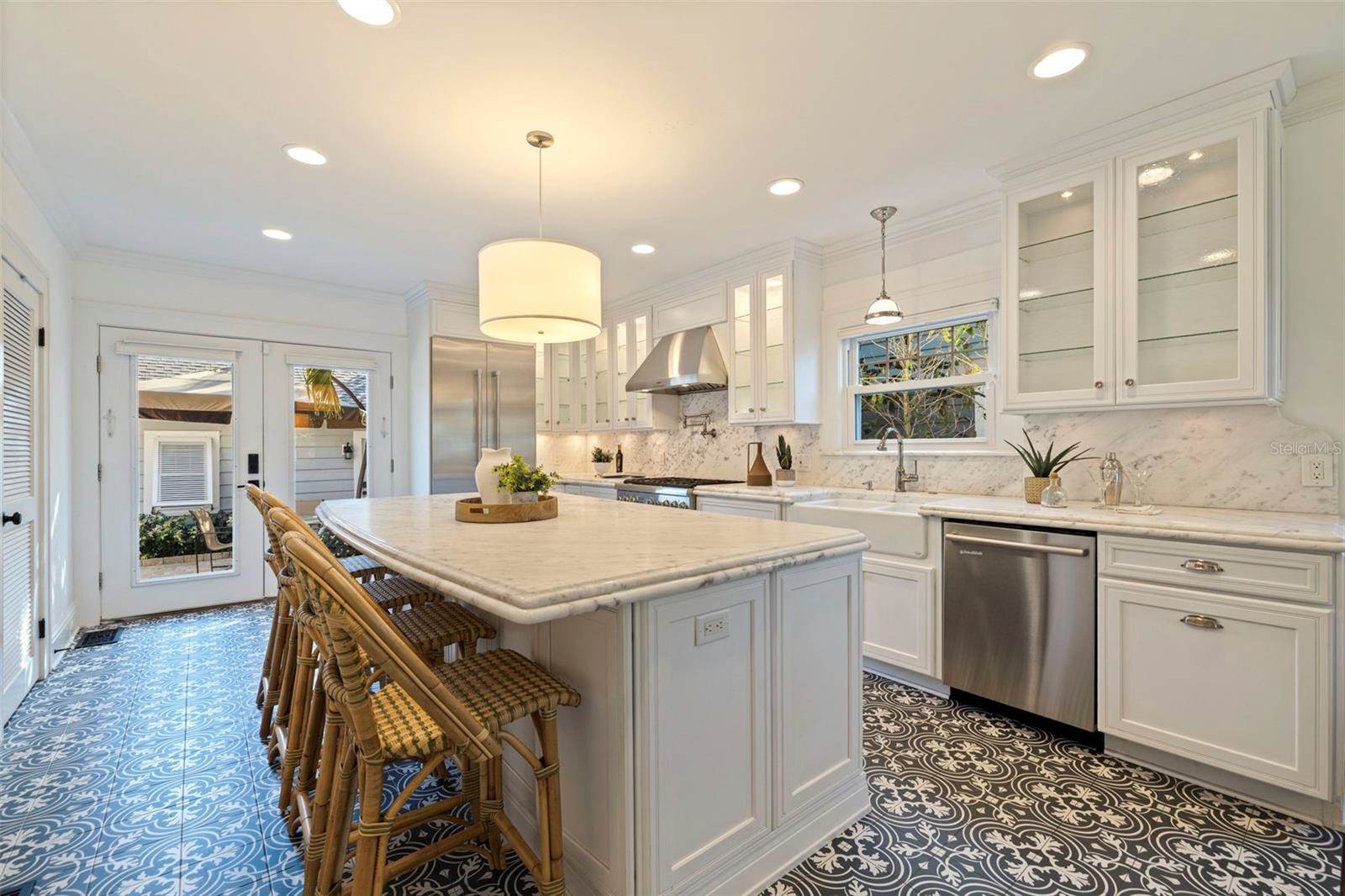 646 17th Ave Ne, Saint Petersburg, FL 33704